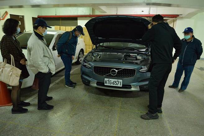 跨界旅行車Volvo V90，台北分署以122萬元賣出。（台北分署提供）