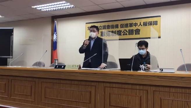 時力立委邱顯智於今日公聽會 (翻攝邱顯智臉書)