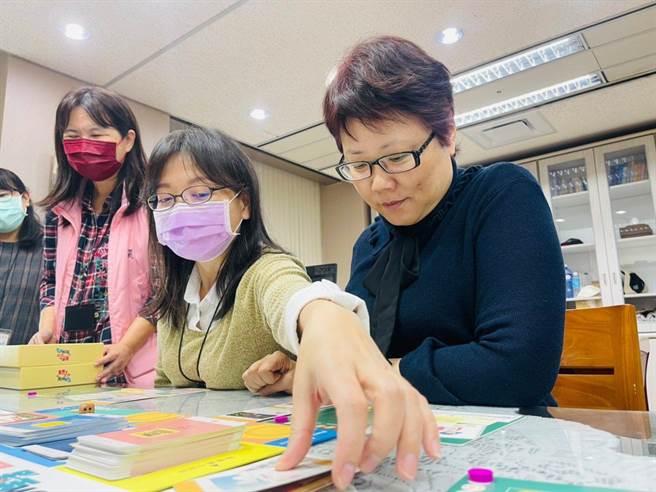 桌游中学习！北市劳动局年办80场免费劳教课 上千人共乐。（北市劳动局提供／吴康玮台北传真）