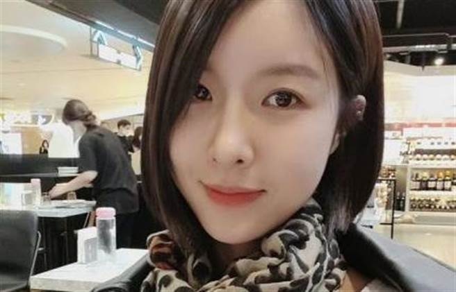 金達萊因參加南韓音樂節目《Miss.trot2》爆紅。(圖/翻攝自金達萊IG)