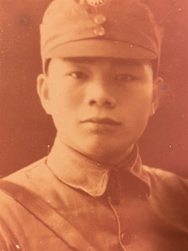 徐伏秋的戎装照。（刘良升提供）