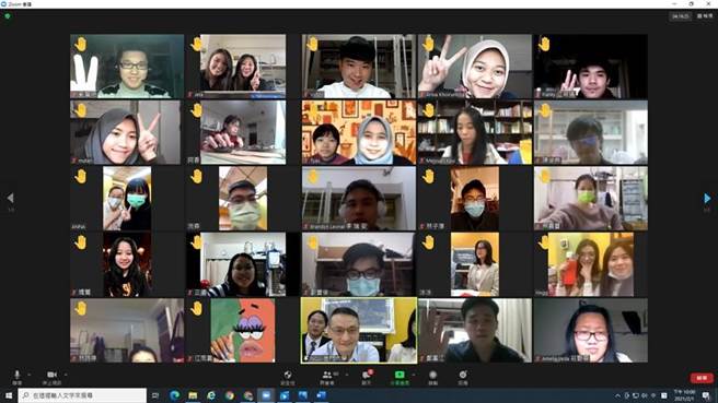 金大昨（1）日舉辦線上圍爐聯歡，120位同學透過視訊分享各國華人新年習俗與文化。（金大提供）
