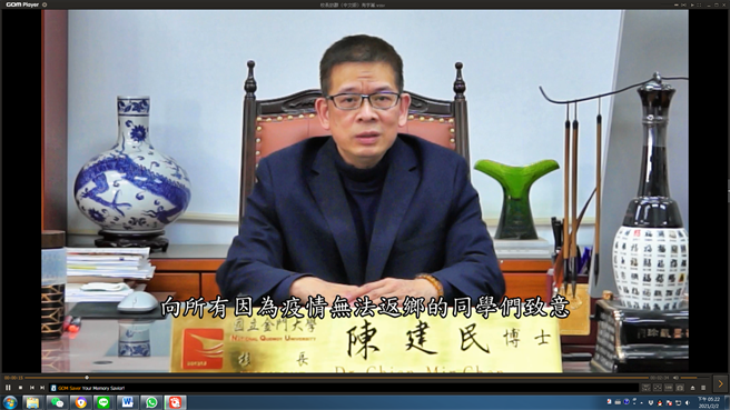 外交官出身的金大校長陳建民以中、英雙語關懷和祝福外籍生。（金大提供）