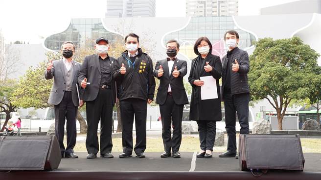 第9届台中市都市空间设计大奖出炉，共9个奖项，台中市政府都市发展局特别选在夏绿地公园举行颁奖典礼。（卢金足摄）