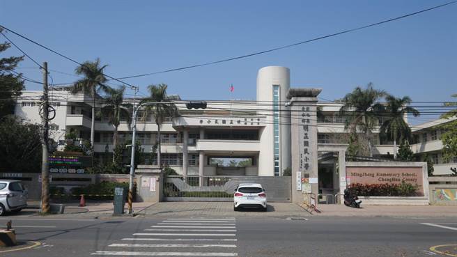 秀水乡明正国小创校57年，原本是秀水国小分校，近年跃升为全乡第一大小，连续3年招收7班新生，今年被纳入学生总量管制，小一新生核定6班、174人。（谢琼云摄）