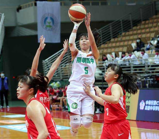 陽明李若瑋走出低潮，今天為球隊建功。（鄭任南攝）