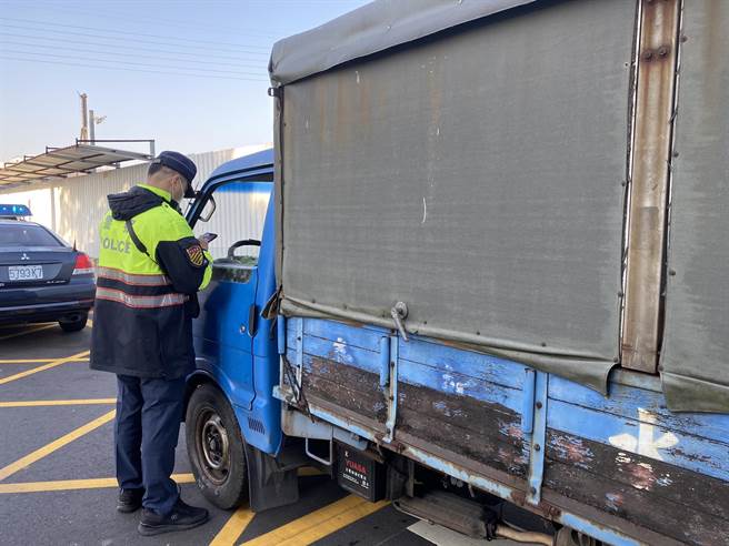 為有效遏阻酒後駕車、蛇行飆車及改裝車等違規，土城分局將在春節期間加強交通指揮、取締。（圖由土城分局提供）