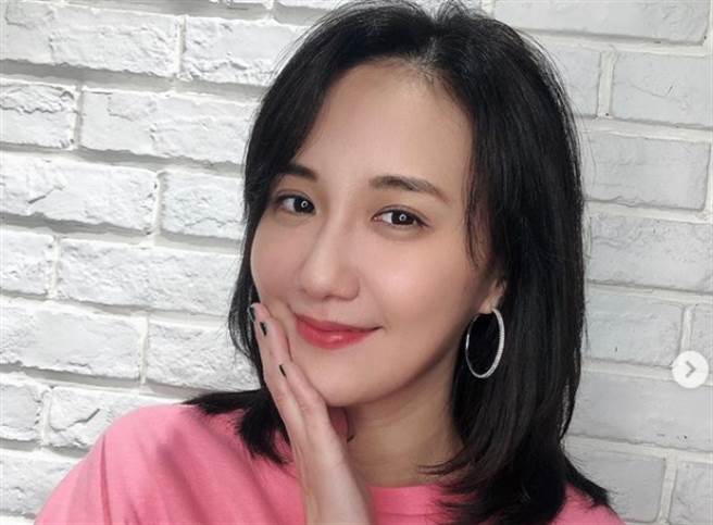 何妤玟去年离婚后，今年和前男友大隶復合。(图/翻摄自何妤玟IG)