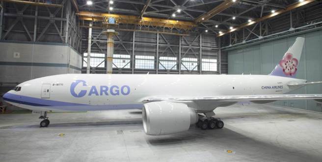 華航貨機新塗裝去年底發表，直至今日仍有人不滿。（華航提供）