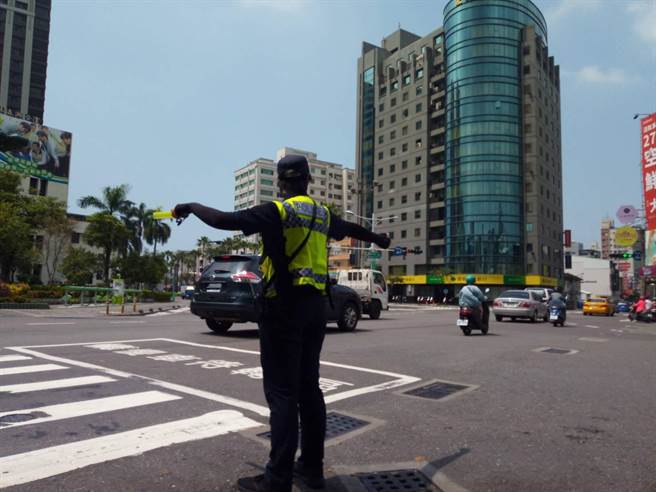南市警一分局超前部署，為春節車潮準備。（警方提供／李宜杰台南傳真）