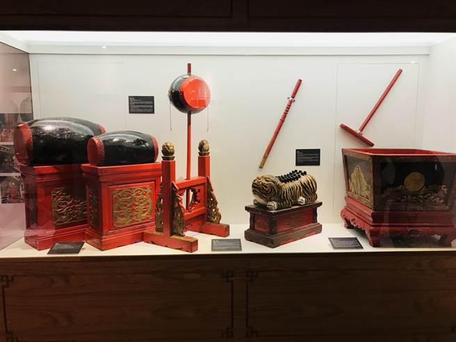 全台首学台南孔庙释奠典礼所使用之木、革制乐器。（曹婷婷摄）