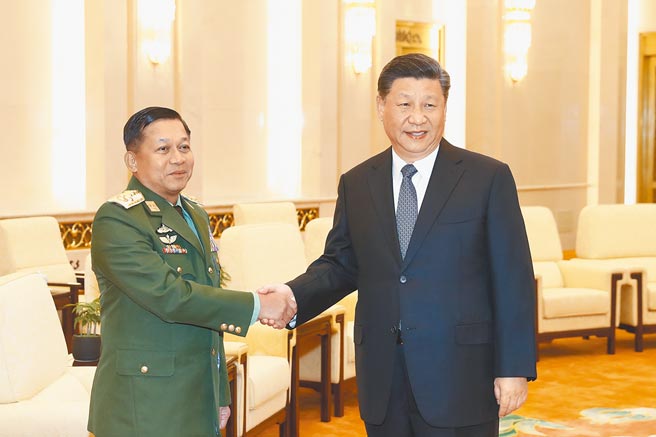 中国国家主席习近平曾在北京人民大会堂会见缅甸国防军总司令敏昂莱。（中新社）
