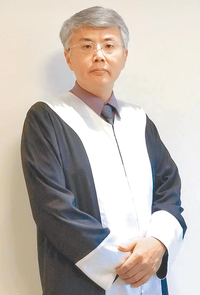 前南投地检署检察官王全中（如图），任职期间违法担任胞妹的刑事诉讼律师被弹劾，惩戒法院职务法庭由非职业法官的2名参审员一起审理，1日做出史上第一件参审员参与的宣判，将王判罚俸3个月，可上诉。（本报资料照片）