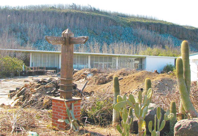 澎湖青湾仙人掌公园BOT案进度严重落后，园区脏乱形同废墟。（陈可文摄）