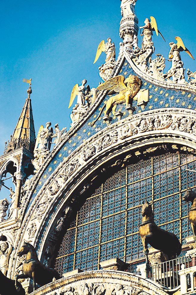 香奈儿发表《ESCALE A VENISE》系列顶级珠宝，以水都威尼斯为创作灵感。（香奈儿提供）