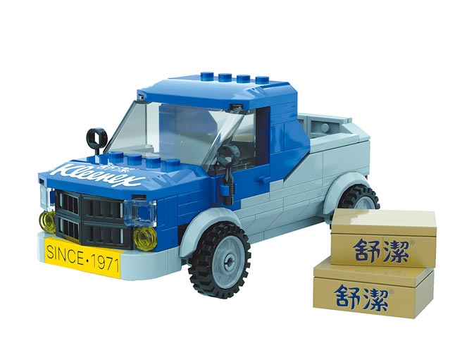 国民卫生纸舒洁1971年推出首包原生纸浆卫生纸以来，迄今50周年，业者特别推出5款限量「舒洁一家之组」积木。（舒洁提供）