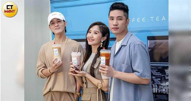 小乐多年前曾卷入陈凯伦之子「锐宝贝」陈锐的涉赌案，当时他表示与陈锐不熟，但2019年两人与艺人LULU一起开饮料店，自述「从小认识、感情很好」。（图／张佑铭摄）