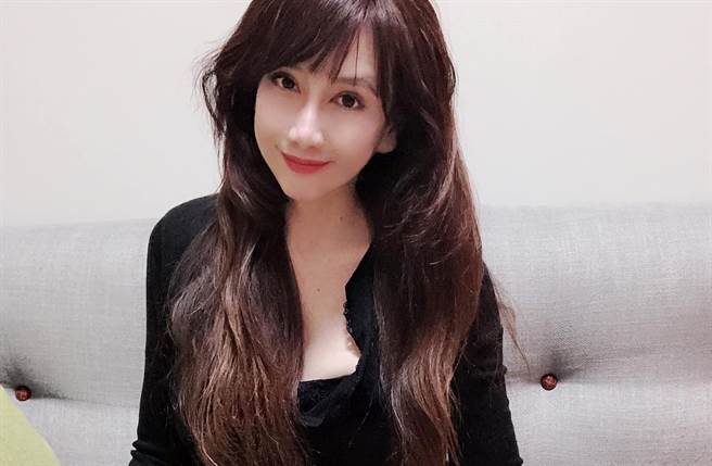 陈子璇坦言曾为爱情做过许多愚蠢的迷信行为，但始终相信爱情，未来也是。(翻摄自陈子璇脸书)

