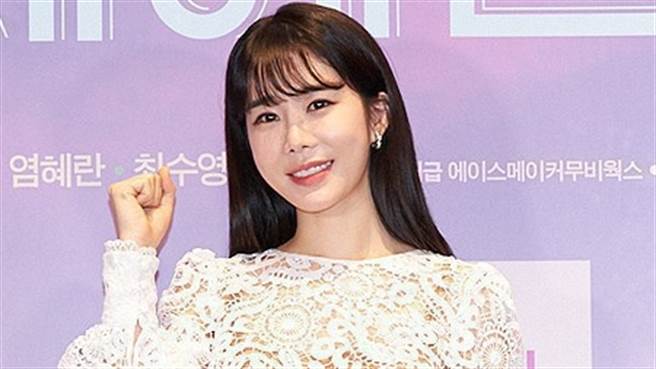 刘寅娜即将于2/10推出新电影《New Year Blues》备受期待。（图／mksports.co.kr）