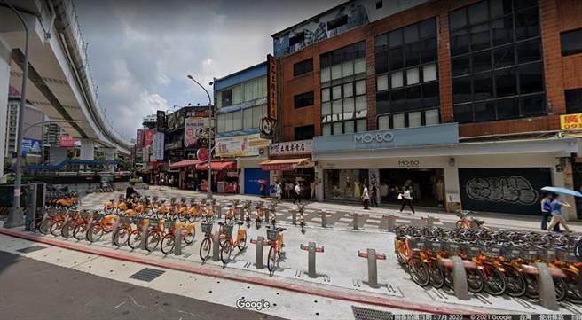 新捷运站附近牛排馆女店员控告遭店长偷拍。（翻摄自网路）