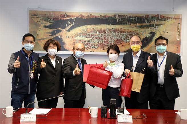 台湾工具机暨零组件工业同业公会、台湾手工具工业同业公会3日拜会市府。（卢金足摄）