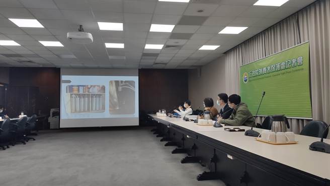 消保处近期抽查45家餐厅及6家自助洗衣店抽查，其中包括6家在猫空的餐厅，而有使用串联瓦斯的4家桶装瓦斯使用上均有缺失。（林良齐摄）