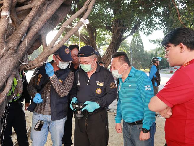 彰化縣員林市公所正如火如荼準備即將登場的元宵燈會，但２日公所發現，公園布置的元宵燈飾遭惡意破壞，氣得報警處理，警方不敢大意，出動鑑識小組前往蒐證。（公所提供／吳建輝彰化傳真）