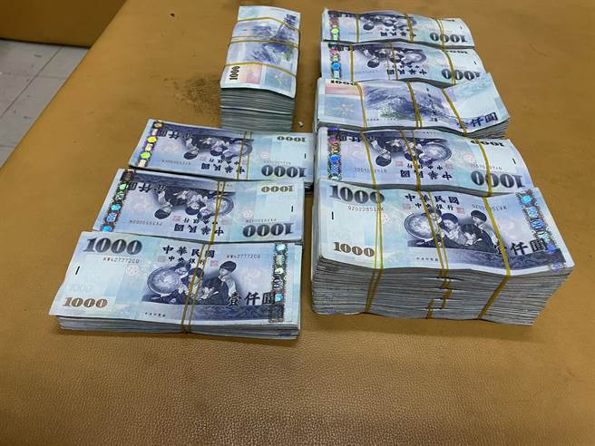 警方查扣诈骗集团不法获利。（王扬杰翻摄）