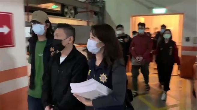 警方逮捕以蔡姓男子为首的诈骗集团。（王扬杰翻摄）