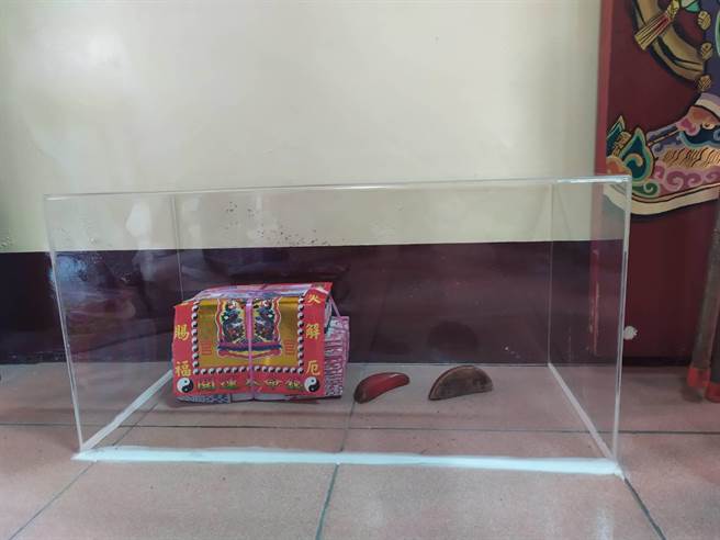 副主委游志勇表示，三界公不希望增加信眾负担，维持每份百元，目前立筊仍在庙中，也欢迎大家到庙里观看，祈求平安。(庙方提供／吴建辉彰化传真)