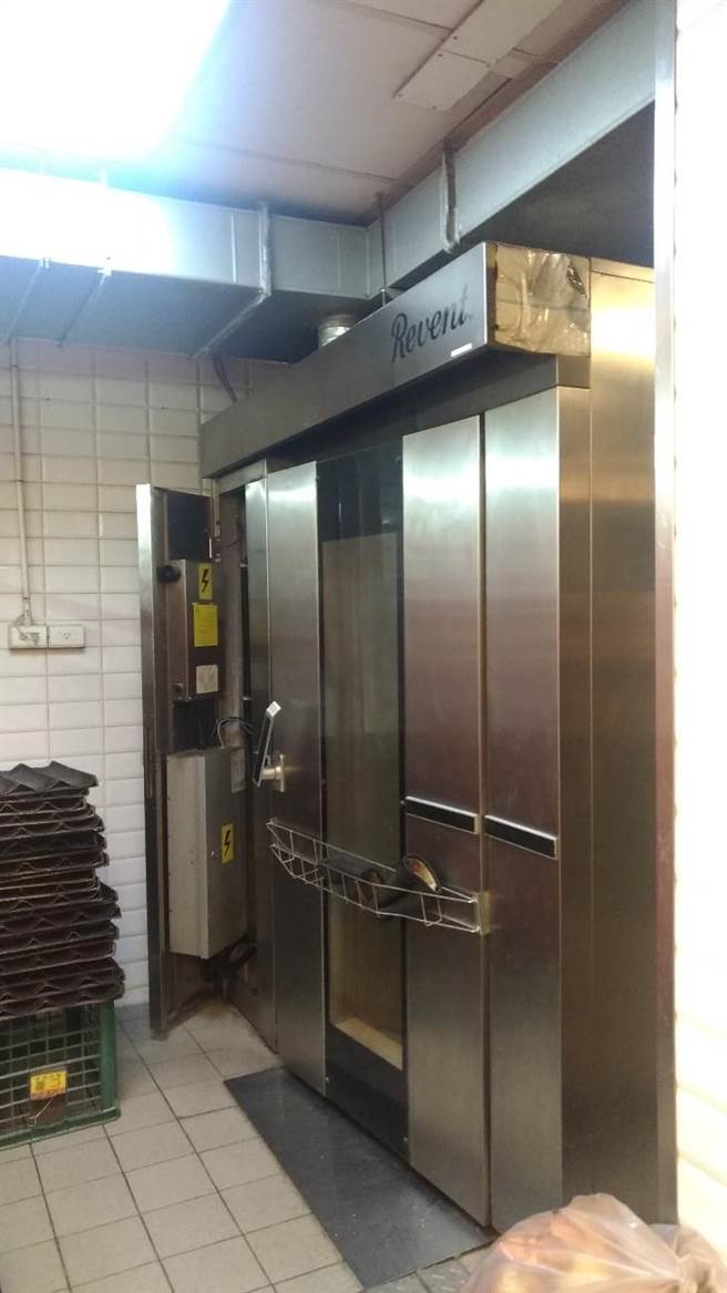 北市自2016年至2020年共发生4件一氧化碳中毒职业灾害，劳动局长陈信瑜提醒，使用瓦斯烤箱时，务必开启排气装置，并建议加装一氧化碳侦测器。图／劳动局提供