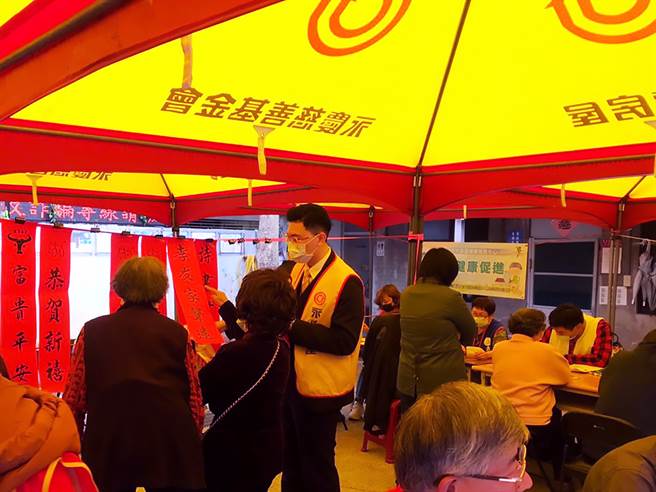 永庆房屋团队在现场为民眾服务。(图/永庆房屋提供)