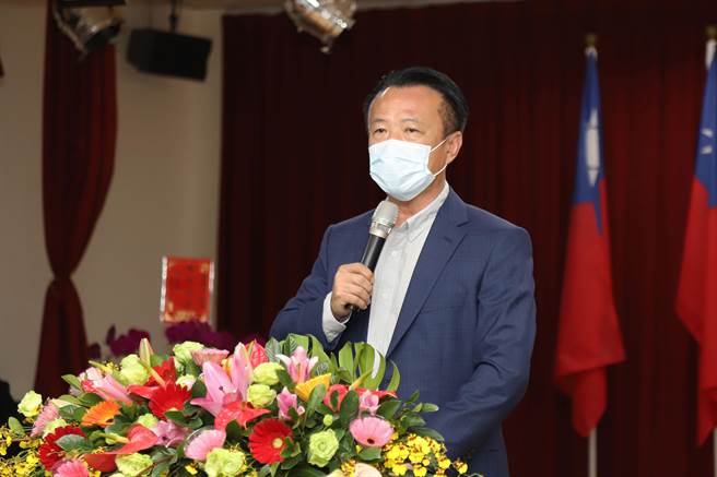 嘉义县长翁章梁指赵纹华在疫情期间带领团队超前部署，表现连卫生福利部长陈时中都肯定，「是位守护县民健康的勇者」。（嘉义县政府提供∕吕妍庭摄）