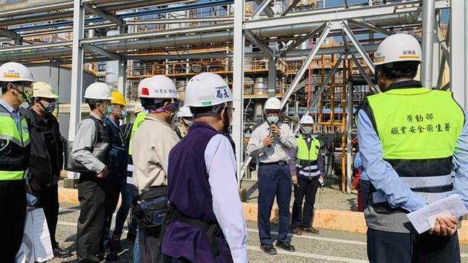 （高市府与劳动部3日联合安检大社石化工业区厂商。图／高市府提供）
