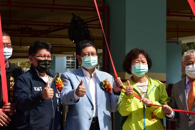 竹仁立體停車場完工啟用，新竹縣長楊文科（中）3日參與啟用典禮。（莊旻靜攝）