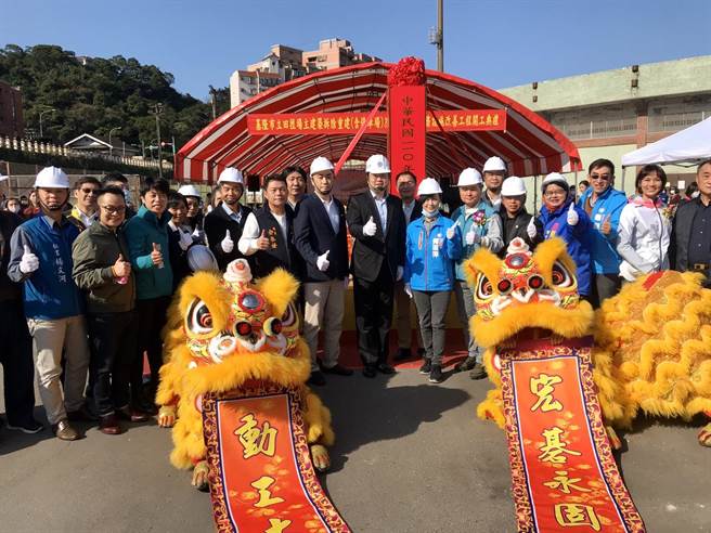 基隆市立田径场3日举行开工动土典礼。（陈彩玲摄）