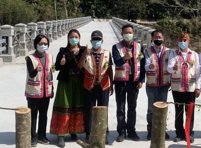 高市桃源區「龍橋」改善工程，在高市政府努力下，趕在農曆年前3日恢復通車，未來會透過完善的資源整合，提升周邊觀光旅遊效力。（林雅惠攝）