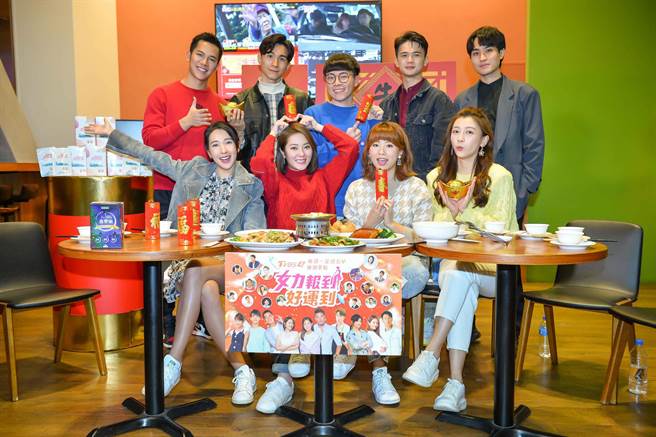 《女力報到-好運到》演員齊聚圍爐，後左起梁瀚名、張瀚元、游小白、尹彥凱、勵政達，前左起楊晴、楊雅筑、王上菲、優妮。（TVBS提供）