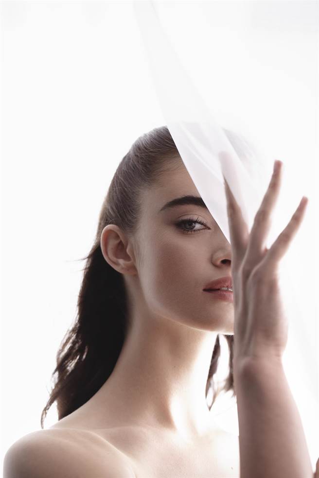 Sisley保养系完美春妆情境图。（Sisley提供）