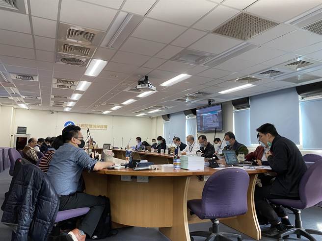 环保署今日审查「台电通霄发电厂第二期改建案计画」。（李柏澔摄）