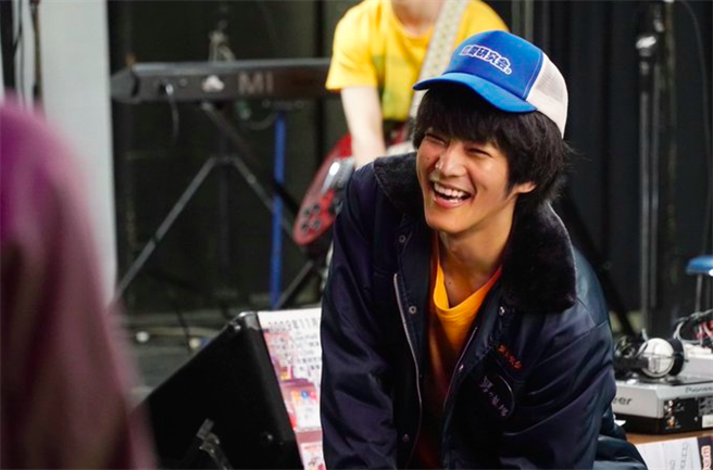 传奇偶像惊喜现身 松坂桃李自爆「腋下湿了」