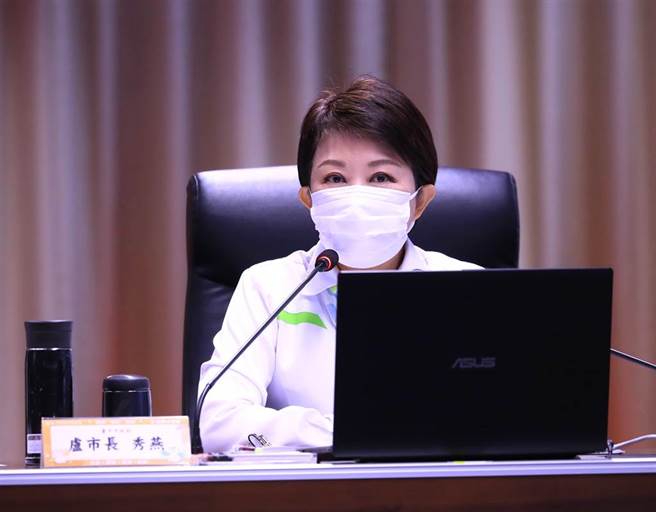 自大陸返台的台中女子，居家隔離期間竟二度找男友前來陪睡，市長盧秀燕震怒，開罰20萬。(圖／盧金足攝)