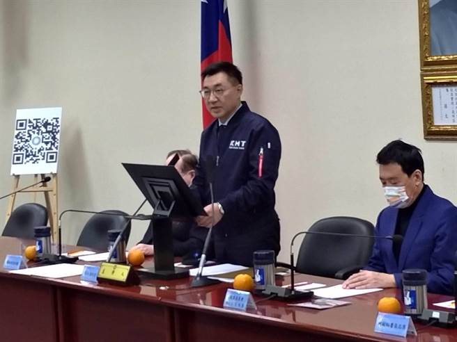 江启臣漏夜处理赵少康要求中评委资格事宜至凌晨，今天续主持中常会。（黄福其摄）