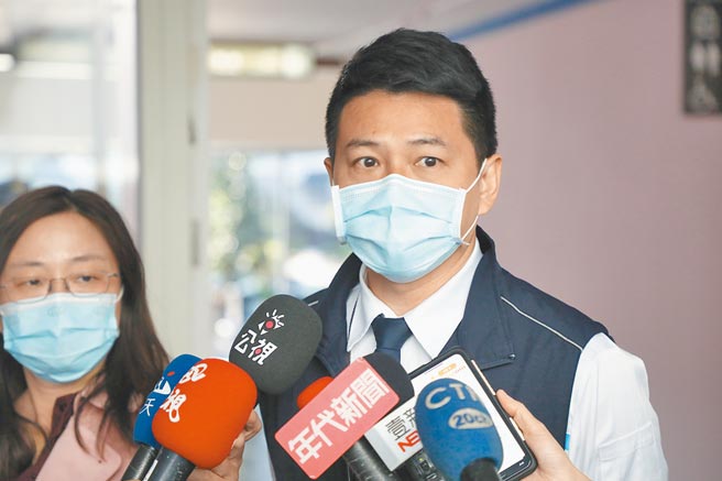 台中市交通局长叶昭甫2日表示，捷运蓝线总经费由981亿元增到1285亿元，提报交通部审查，如能在2年内通过，工程期约10年。（卢金足摄）