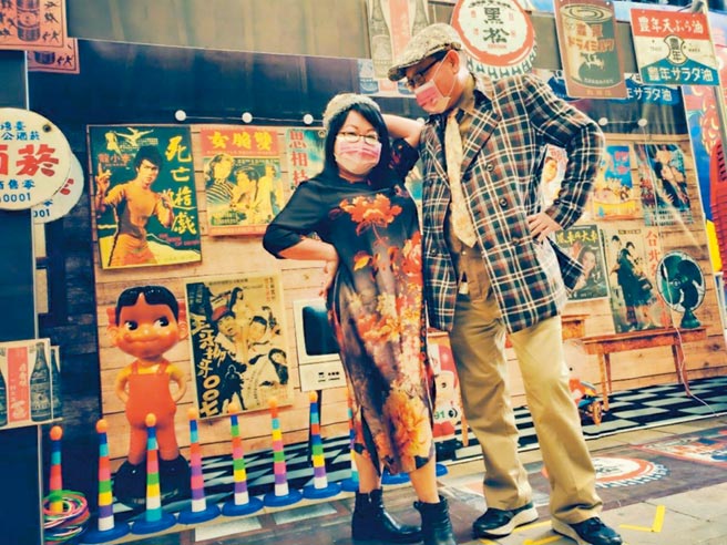 高市南华商圈打造復古怀旧打卡背板，盼重现昔日大港埔风华。（南华商圈提供／柯宗纬高雄传真）