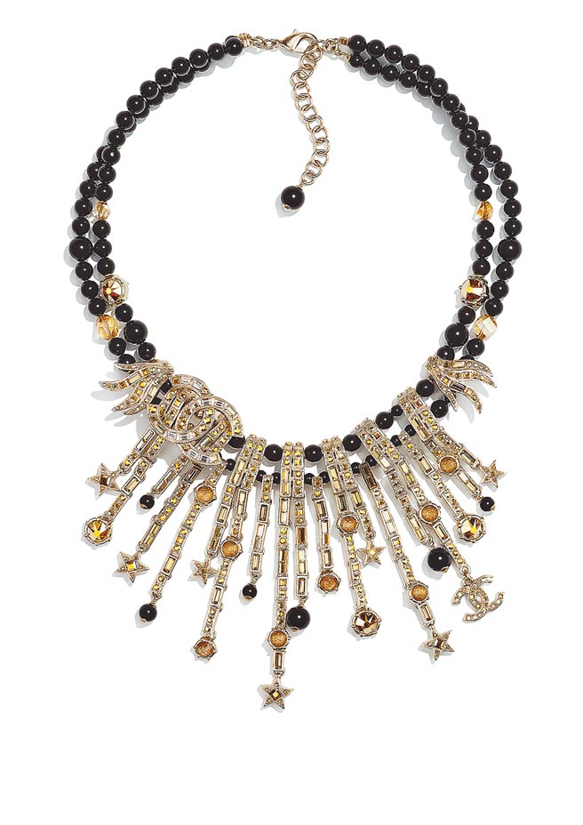 CHANEL黑色珠饰金属造型多层次项炼，18万3700元。（CHANEL提供）