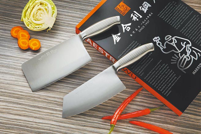 爱买「金门金合利钢刀」加价购，会员消费不限金额+999元至1099元，5.6折起换购。（爱买提供）