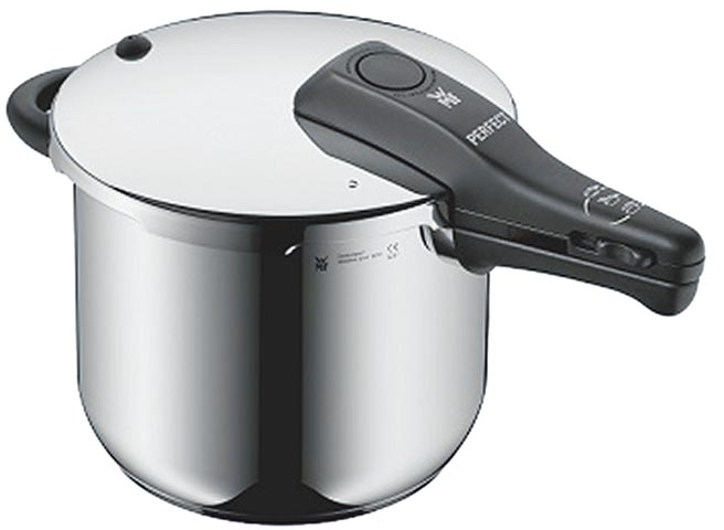 WMF Perfect快力锅6.5L防焰版，大容量可放全鸡，市价1万6300元，80枚+3799元、40枚+4499元或1600福利点+4499元，2.4折起。（全联提供）