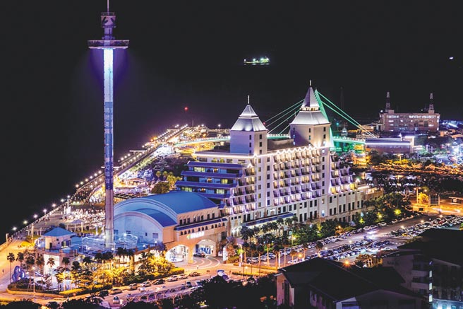 新光三越台北天母店福袋大奖「福容大饭店淡水渔人码头市景豪华客房」，价值1万1800元+10％。（新光三越提供）