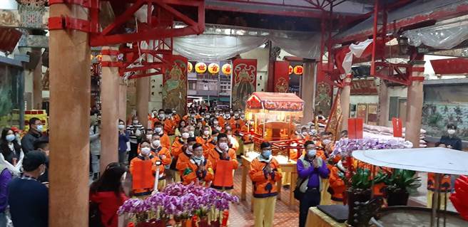 台南市「東山碧軒寺迎佛祖暨遶境」活動4日6時52分正式起駕出發前往火山碧雲寺。（讀者提供／劉秀芬台南傳真）